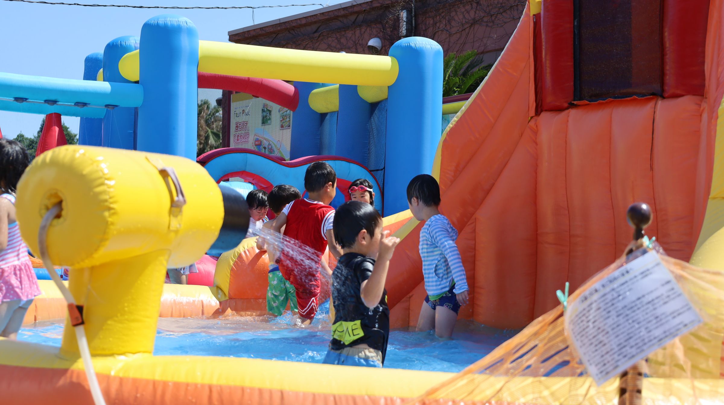 【夏季限定】水遊び広場　ミニプール＆スライダー画像